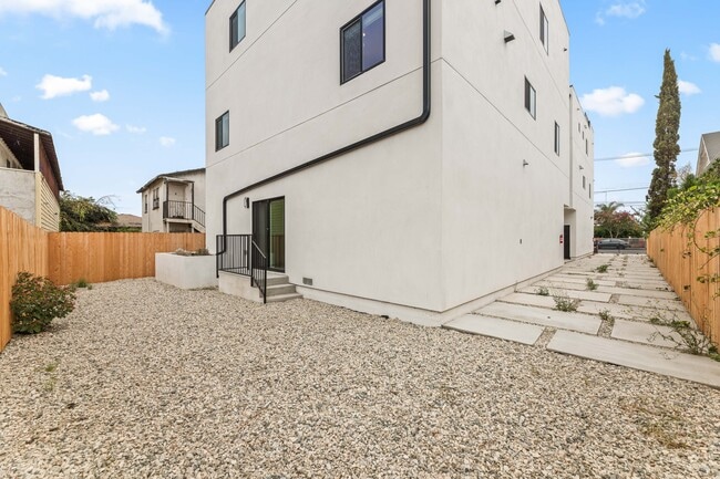 Building Photo - 438 E 28th St