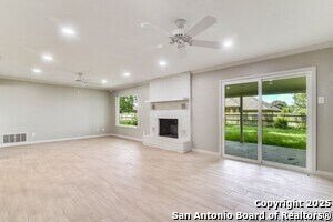Foto del edificio - 212 Galvin Dr
