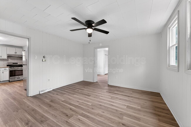Building Photo - 2311 Henderson Ave