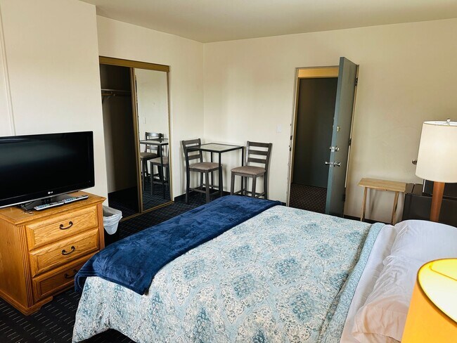 Foto del edificio - Furnished Studio Near Hospitals with WiFi, Cable TV and laundry