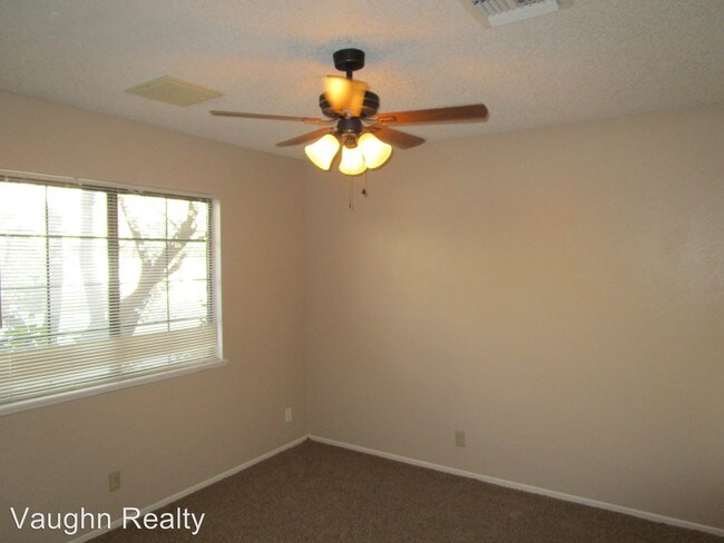 Building Photo - 604 W Graaf Ave