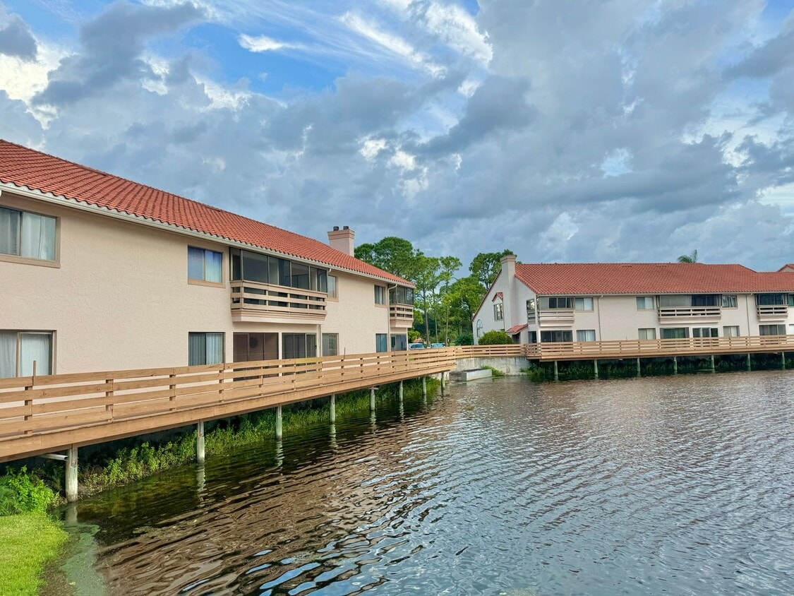 Primary Photo - Winterset Condo