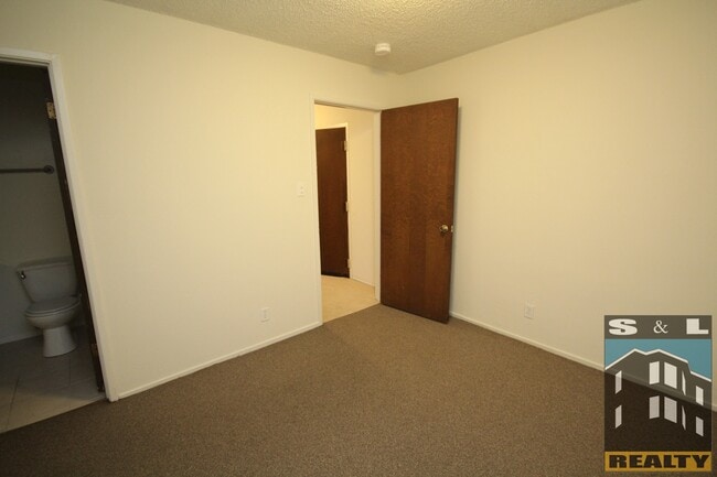Building Photo - 1253 Bush St