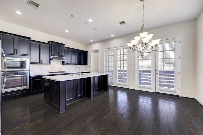 Foto del edificio - 9679 Towne Lake Pky