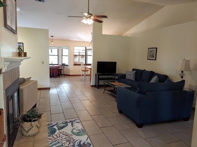 Foto del edificio - 1639 Ponderosa Pine Dr E