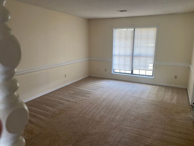 Foto del edificio - Large three Bedroom Home