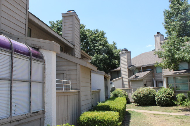 Building Photo - Trinity Meadows Condominiums