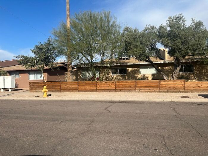 Primary Photo - $1,300 2 Bedroom-1 Bath Apt For Lease in 4...