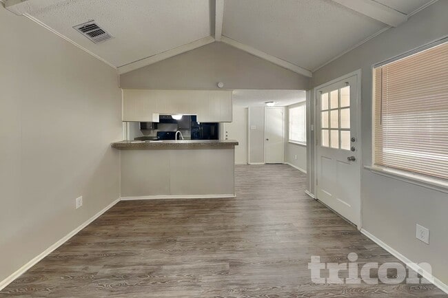 Building Photo - 13622 Oak Breeze