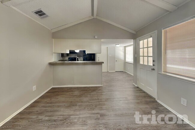 Foto del edificio - 13622 Oak Breeze