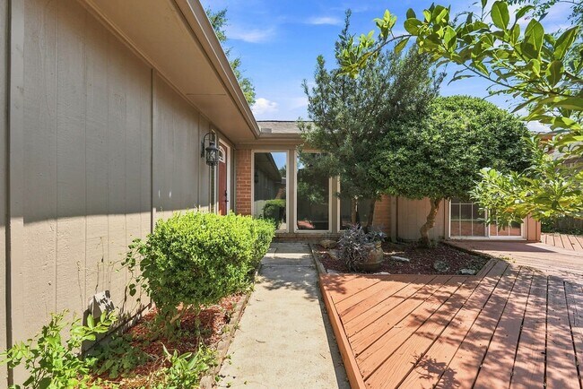 Foto del edificio - 15706 Cavendish Dr