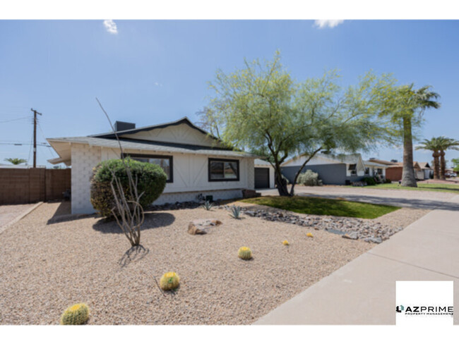 Building Photo - Fully-Furnished 3/2 Scottsdale House with ...