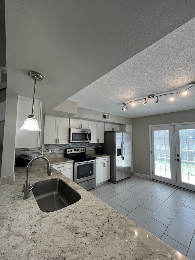 Foto del edificio - 420 Bristol Cove Rd