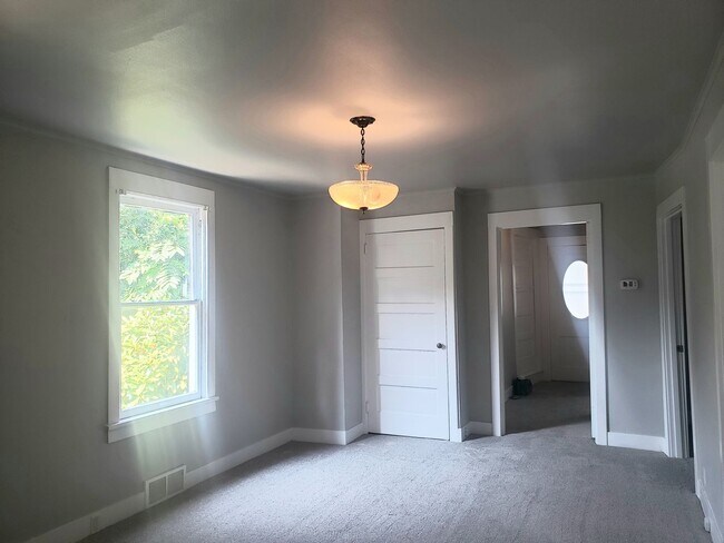 Foto del edificio - 3 Bedroom Near Elevator and Downtown Orego...