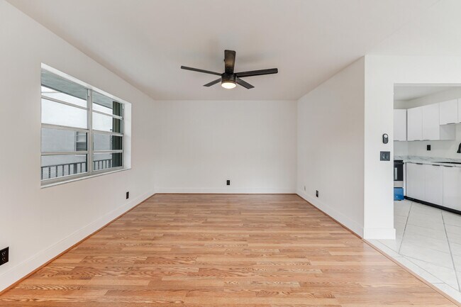 Foto del edificio - 560 Capri Ln