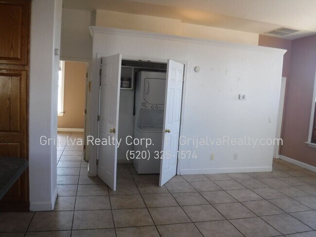 Foto del edificio - 1060 E Miles St