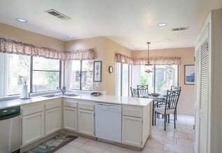 Building Photo - 211 Canyon Cir N