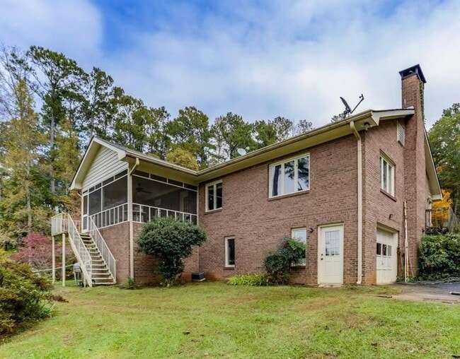 Building Photo - 1830 Winding Creek Ln SW