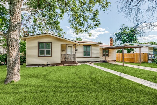 Building Photo - 2-BEDROOM HOME IN WILSHIRE VILLAGE