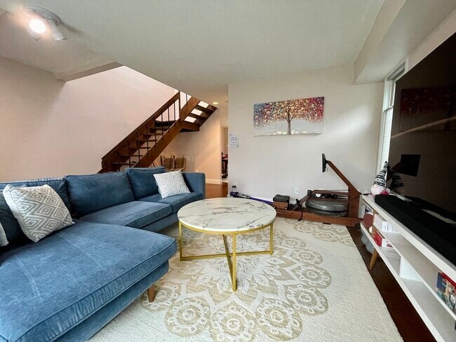 Foto del edificio - 15 Fresh Pond Pl