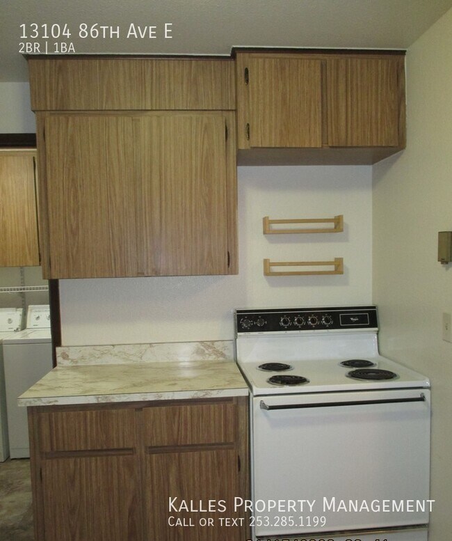 Building Photo - **PENDING APP**Cute 2 BD 1 BA Duplex in Pu...