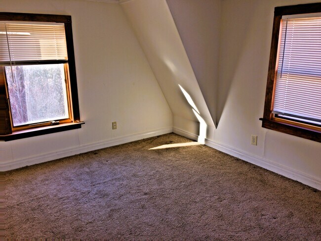 Foto del edificio - 73 Air Park Rd