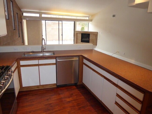 Building Photo - 4216 Bay Ct NE