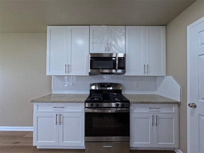 Foto del edificio - 17107 Westminster Village Ct