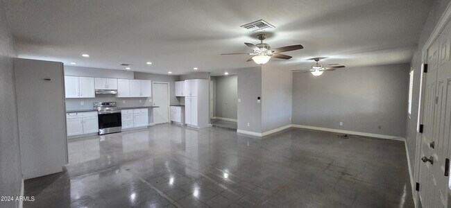 Building Photo - 18209 N 7th Dr