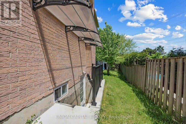 Building Photo - 274 Harrowsmith Dr