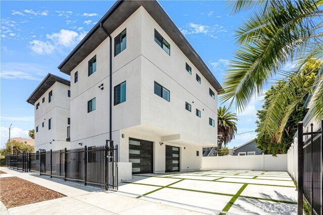 Foto del edificio - 443 N Harvard Blvd