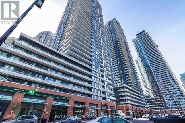 Building Photo - 2212 Lake Shore Blvd W