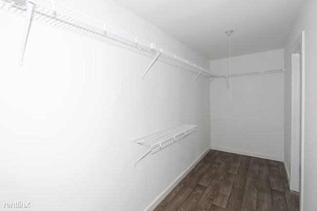 Foto del edificio - 743 Byrnes Dr