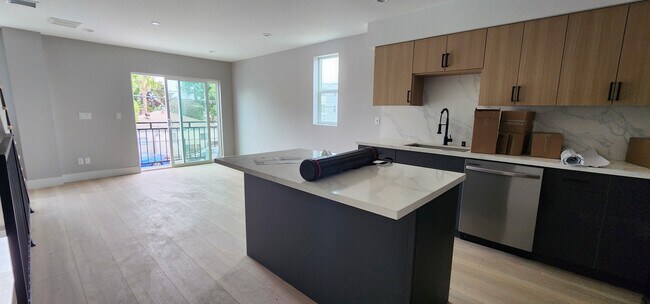 Foto del edificio - 5729 Klump Ave