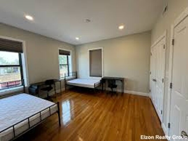 Building Photo - Massive Unit Steps From BC, In Unit Washer...