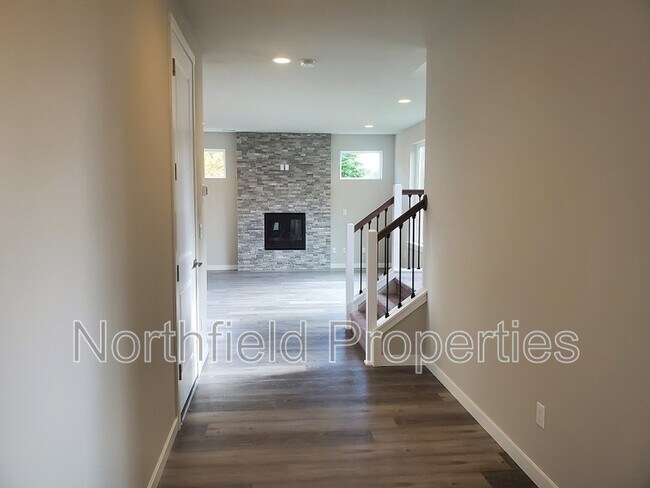 Building Photo - 7605 61st Dr NE