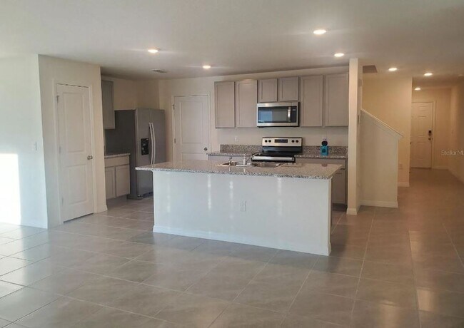 Foto del edificio - 35767 Sunflower Hill Drive - For Lease!