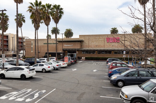 01/2022 - 700 Broadway