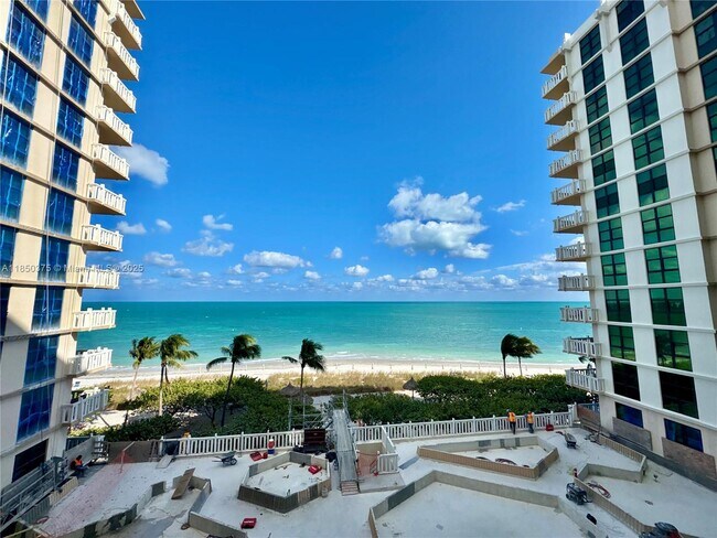 Foto del edificio - 1111 Crandon Blvd