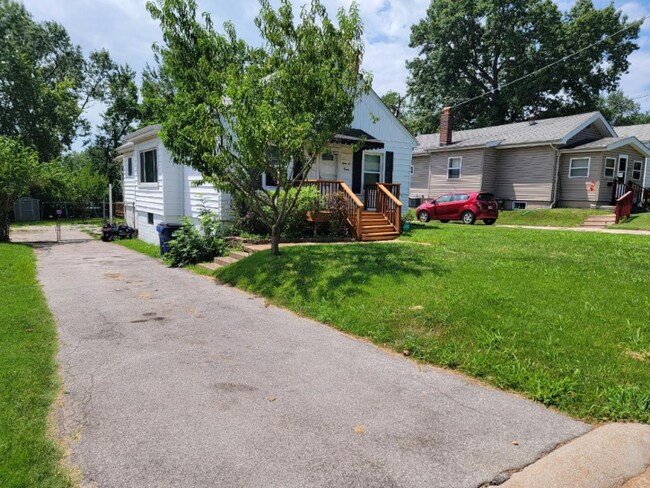 Foto del edificio - 8620 Moran Pl