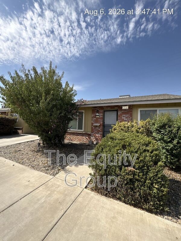 Building Photo - 903-917 S Demaree St