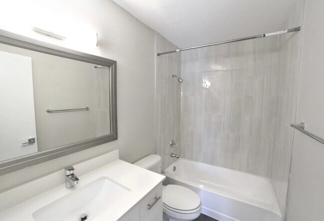 Foto del edificio - 7001 S Congress Ave