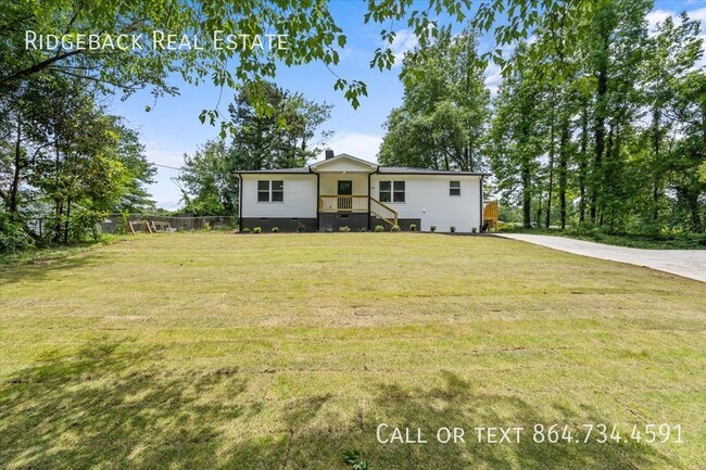 Building Photo - Charming Greer Home!