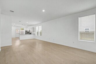 Building Photo - 511 Louis Ln