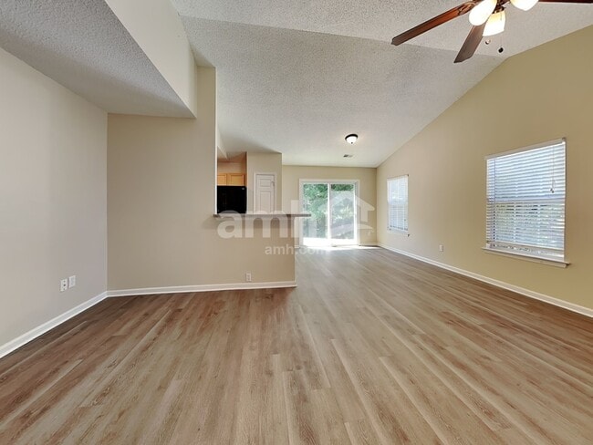 Building Photo - 537 Beverly Dr