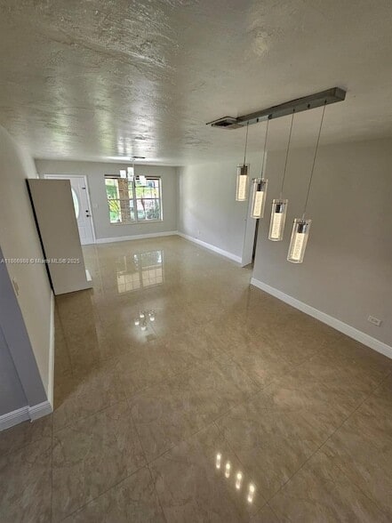 Foto del edificio - 1020 N 74th Way