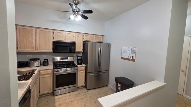 Foto del edificio - 237 Camel Bend Ct