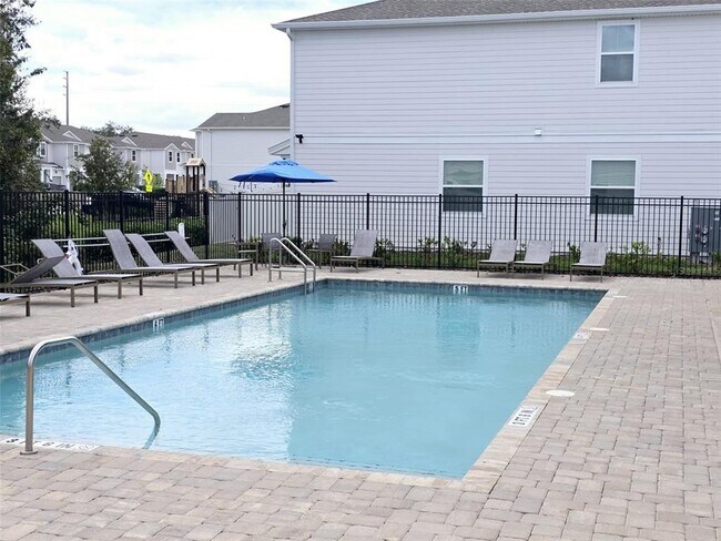 Foto del edificio - 7649 Stone Crk Trl