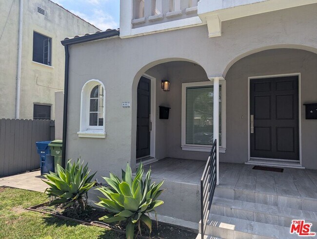 Building Photo - 807 Croft Ave