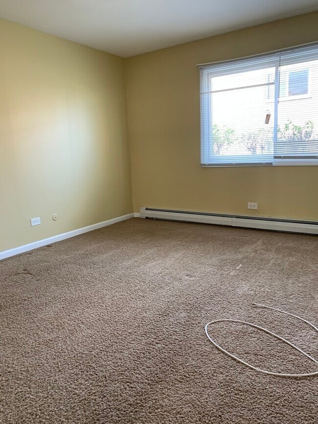 Building Photo - 10369 Dearlove Rd